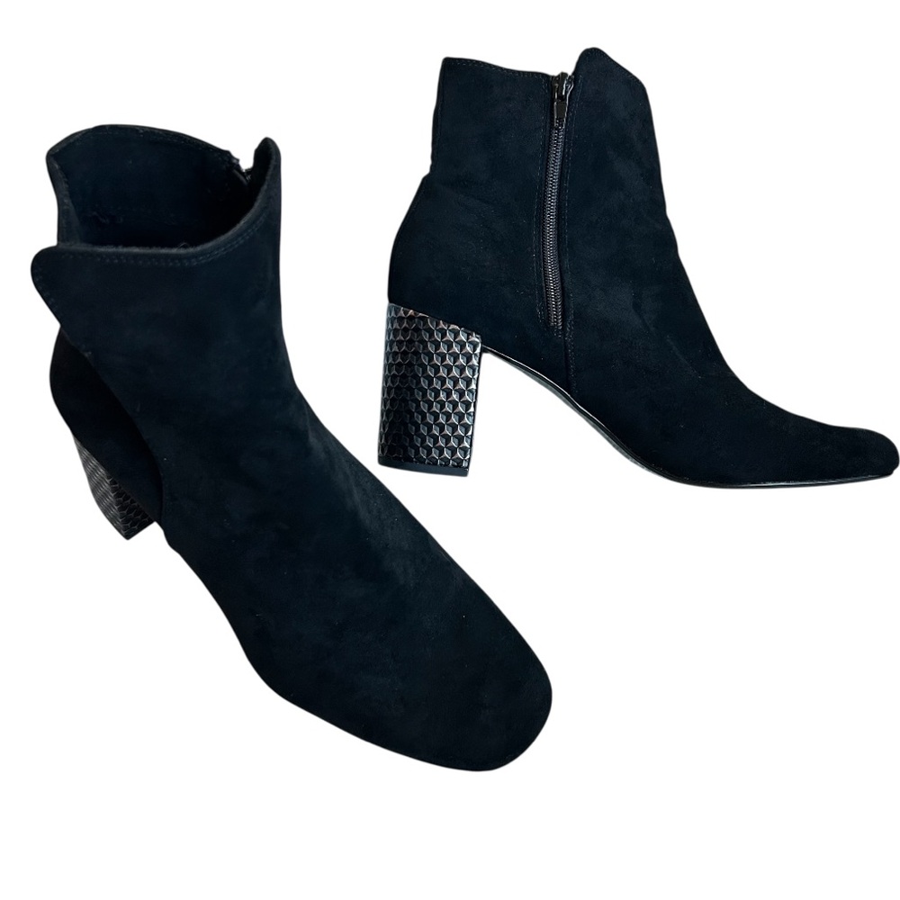 DOLCE by MOJO MOXY Women’s Black Suede Ankle Boots Jeweled Studded Heel Zip 11M